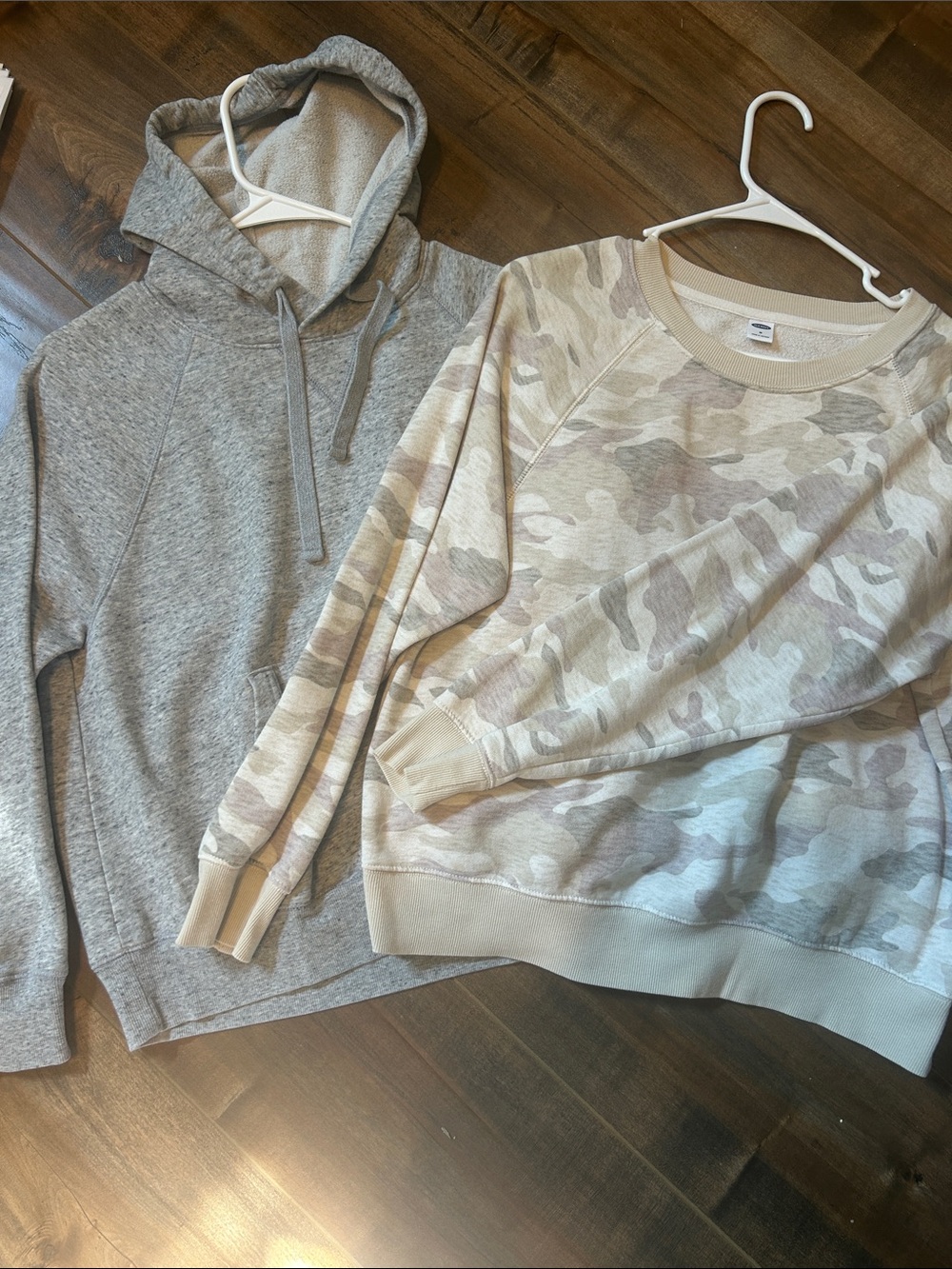 Old Navy Women's Beige Camo Crewneck Sweatshirt & Gray Hoodie Duo